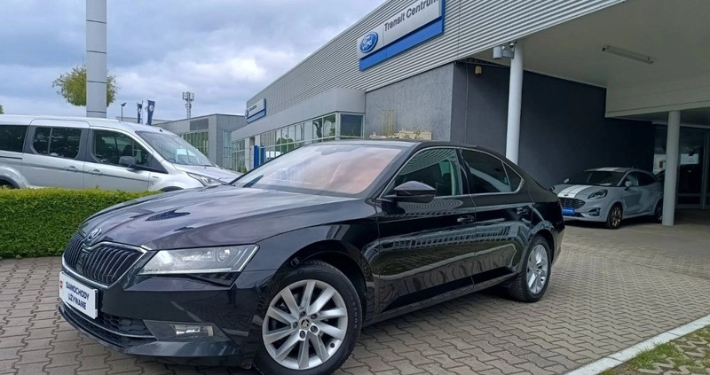 Skoda Superb cena 99900 przebieg: 121100, rok produkcji 2019 z Szczecin małe 596